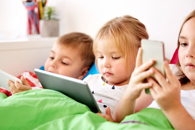 Journée sans portable : 53% des enfants ont augmenté leur consommation  d'écrans depuis la crise sanitaire - France Bleu