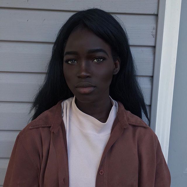 On l'appelle la Barbie noire : la beauté de ce mannequin australien est  hors du commun 
