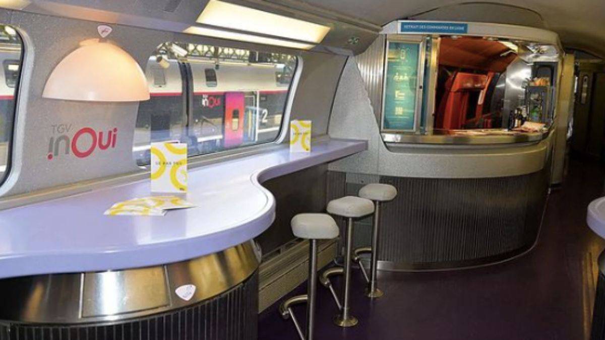 La voiture bar d'un TGV Inoui