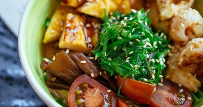 15 recettes colorées de poké pour fêter l'arrivée de l'été