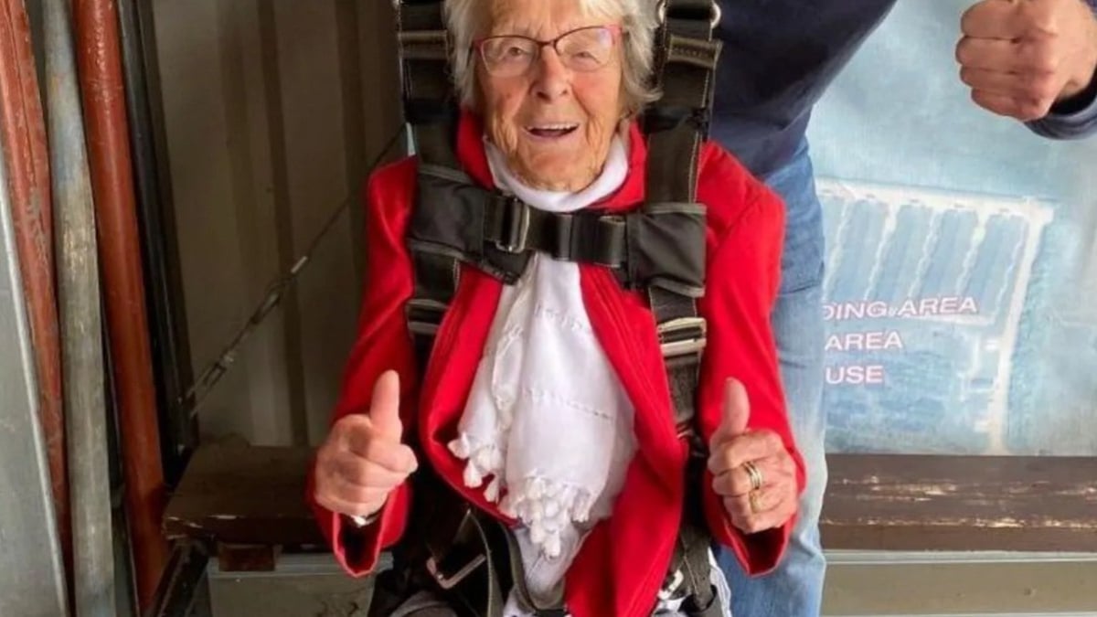 À 102 ans, elle s'offre un cadeau incroyable et décroche, en même temps, un record insolite