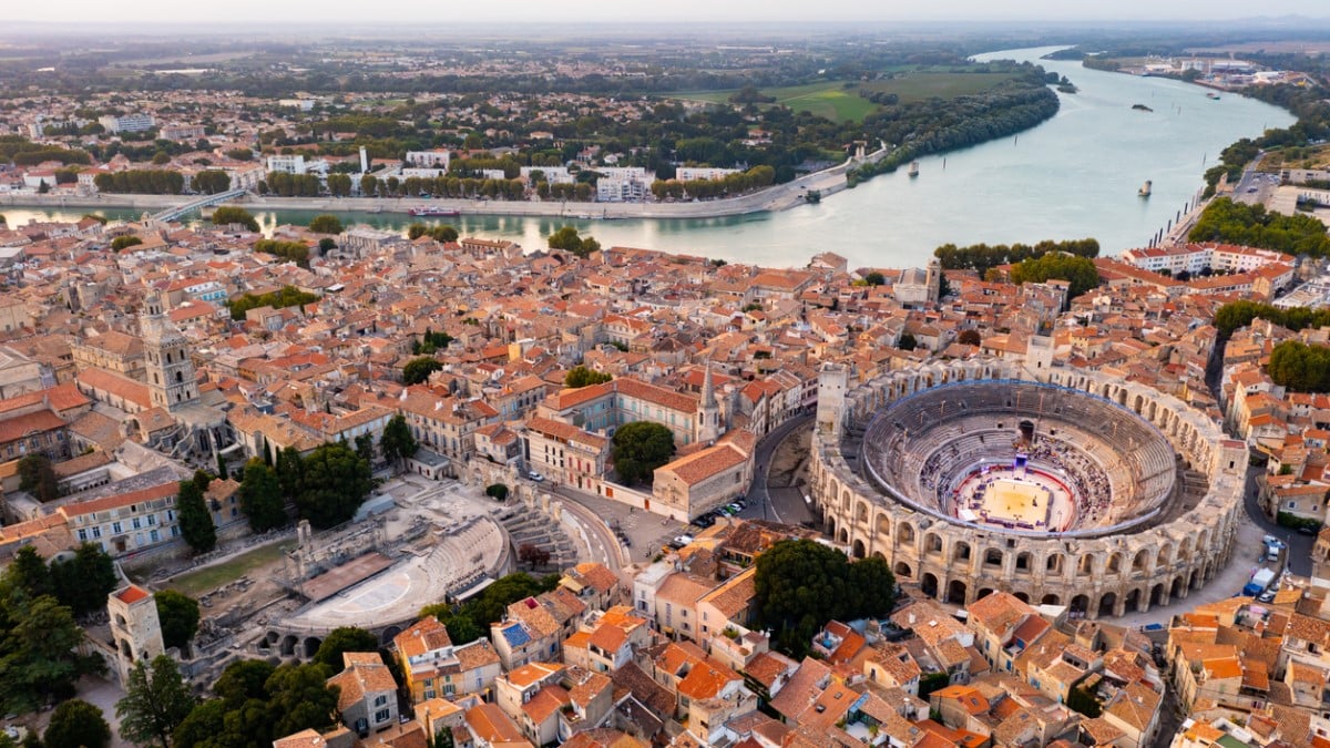 Vue aérienne de la ville d'Arles