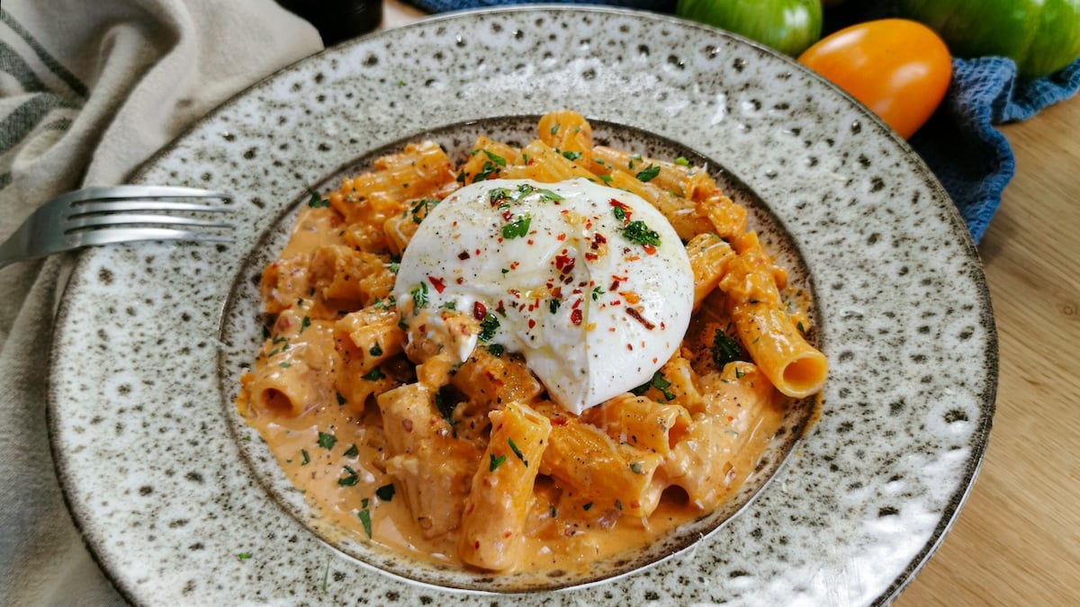 pâtes à la sauce tomate et burrata