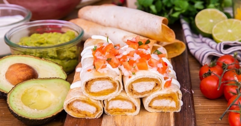 Découvrez les taquitos : les délicieuses petites tortillas roulées garnies de tenders au poulet spicy !