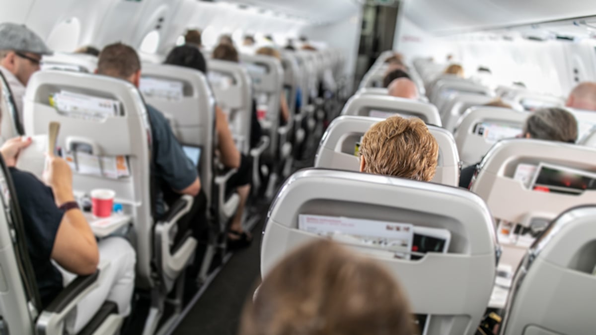 Un avion avec des passagers