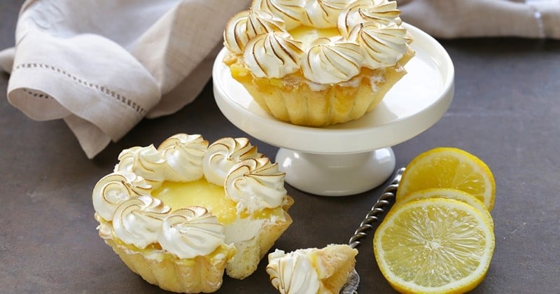 Régalez-vous avec ces tartelettes au citron meringuées, gourmandes et rafraîchissantes !