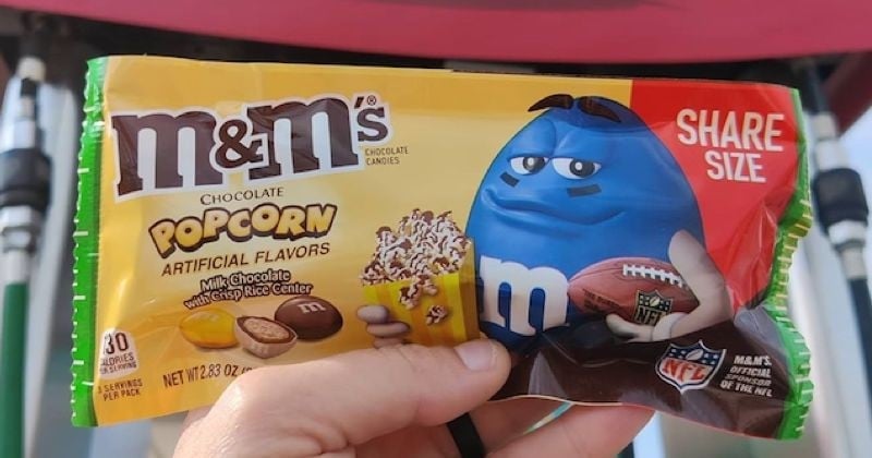 Découvrez les M&M's au popcorn avec un coeur croustillant !