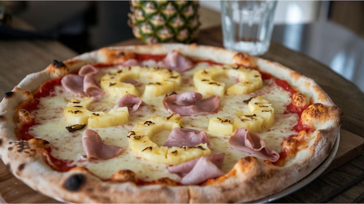 Un plat pour les “monstres” : il facture sa pizza à l'ananas 120 euros