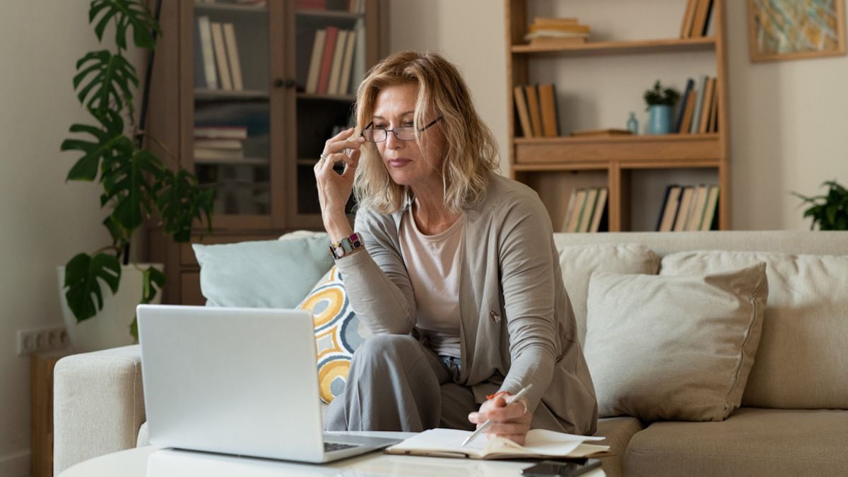 À 60 ans, elle fait un test ADN sur un coup de tête et fait une découverte ahurissante