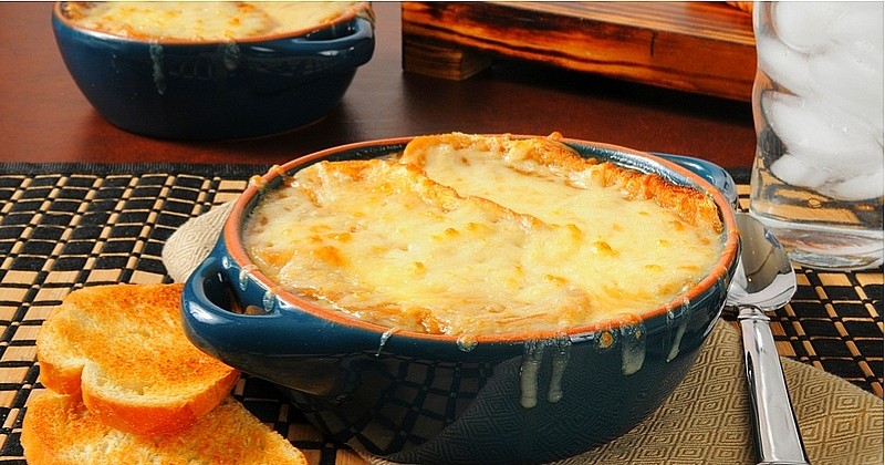 Découvrez le gratiné Lyonnais , le plat qui va vous faire aimer la soupe !