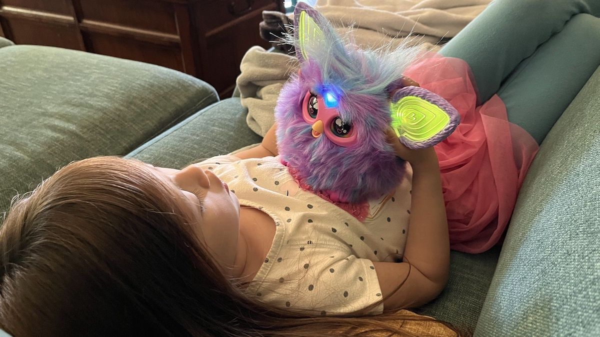 Plus interactif et plus vivant, le jouet star Furby fait son