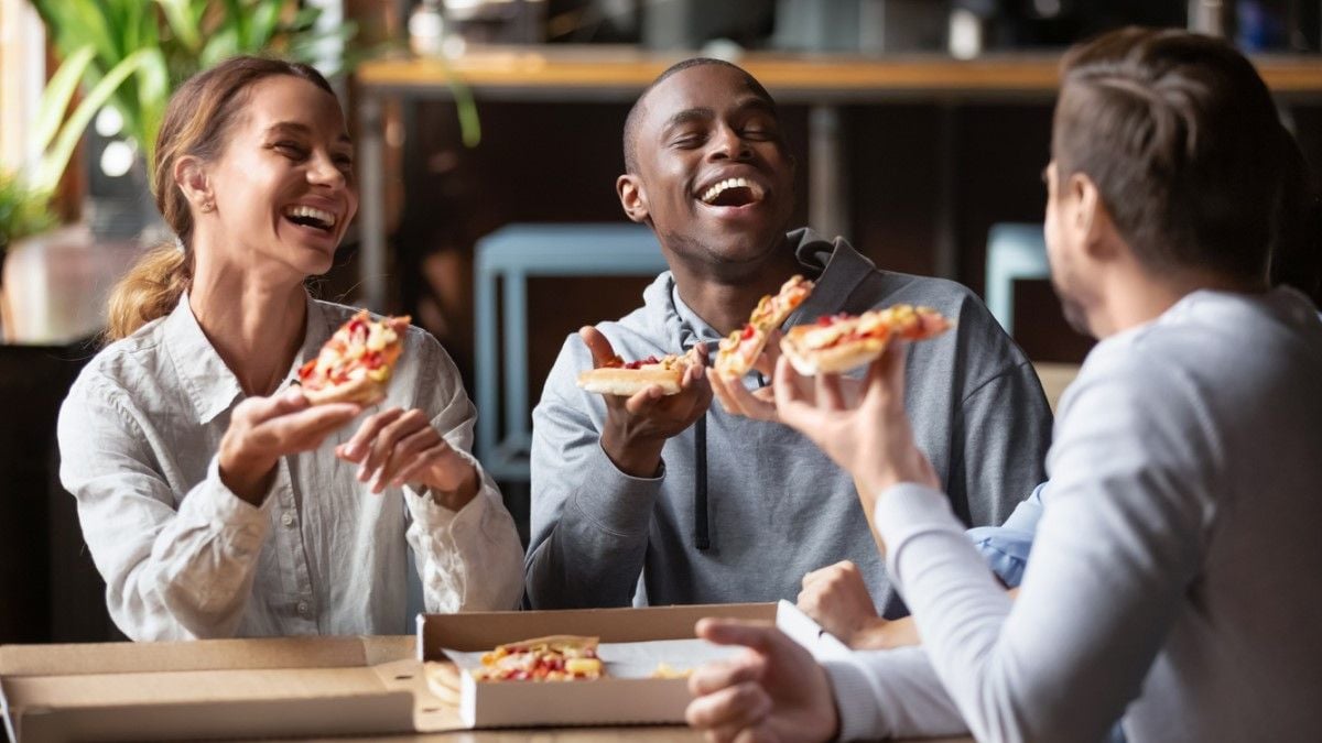 Il remporte 26 millions d'euros au Loto et retourne au travail... pour offrir des pizzas à ses collègues