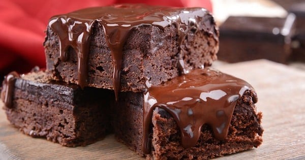 Vous avez froid ? Réchauffez-vous avec les brownies au chocolat... et au vin rouge (oui, vous avez bien lu !)