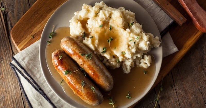 Servez-vous un bangers and mash comme si vous étiez dans un pub irlandais !