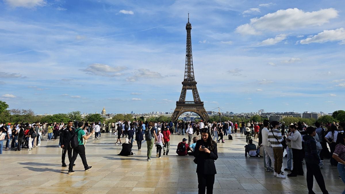 Un début d'incendie sur la tour Eiffel écourte la visite à la veille de Noël