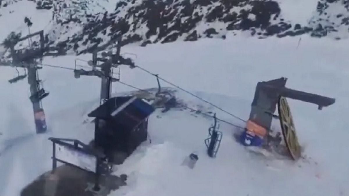 Un câble cède, le télésiège s'effondre et fait des dizaines de blessés dans une station des Pyrénées