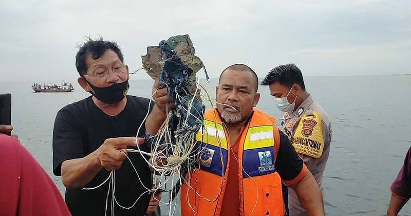 Indonésie : un Boeing 737 sort des radars 4 minutes après son décollage, des débris retrouvés en mer