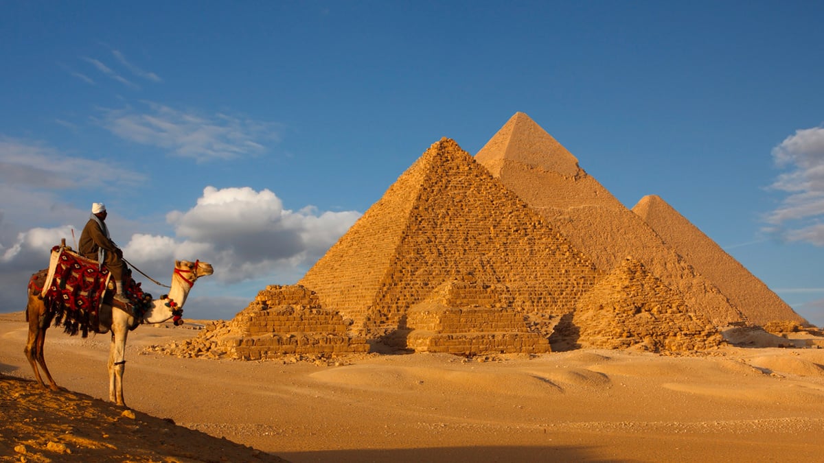 Les archéologues découvrent une « anomalie » enterrée sous l'une des pyramide de Gizeh 