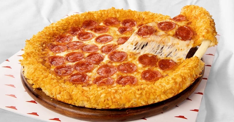 Pizza Hut invite les chips Lay's pour une croûte encore plus croustillante et cheesy !