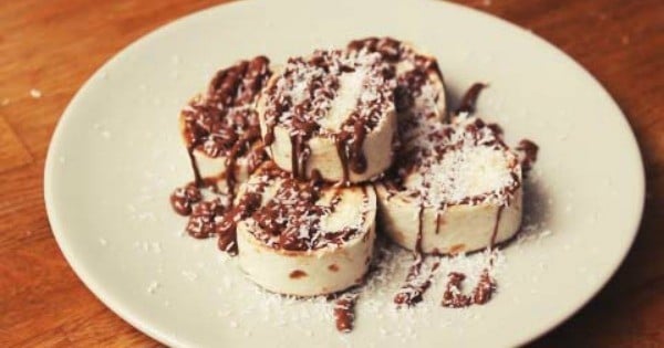 Ces makis Nutella, banane et coco vont vous RÉ-GA-LER ! Il suffit de suivre notre recette en 5 minutes !