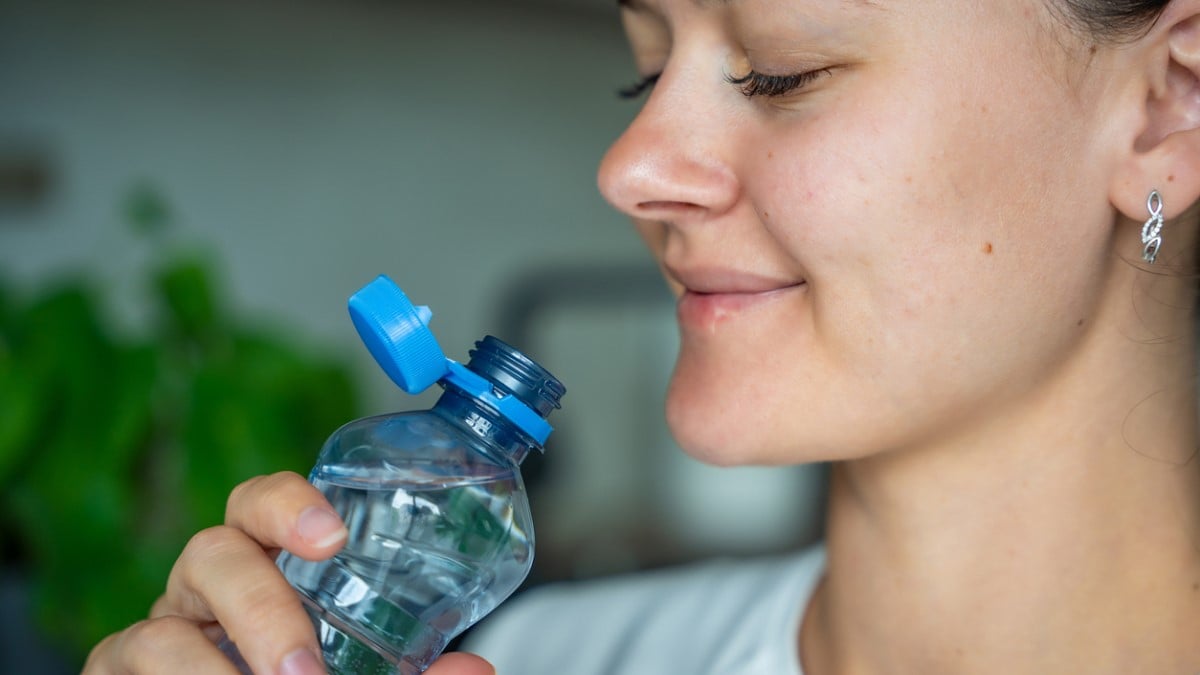 À partir du 3 juillet, il ne sera plus possible de séparer les bouchons des bouteilles en plastique