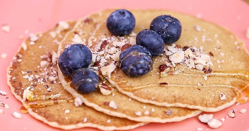 Un petit dejeuner healthy et gourmand avec les pancakes vegan