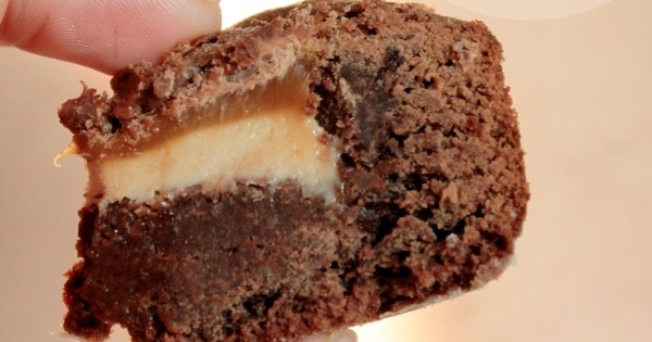 Dé-li-cieux : ce gâteau à base de barres chocolatées Mars est une vraie petite tuerie à tester d'urgence !