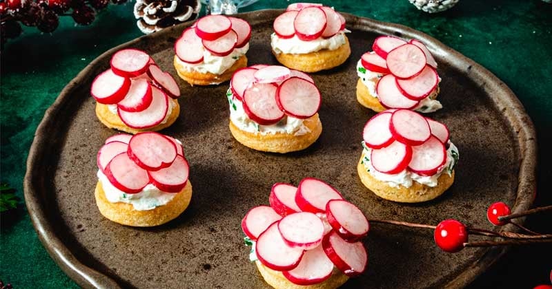 Sablés au parmesan fromage frais radis