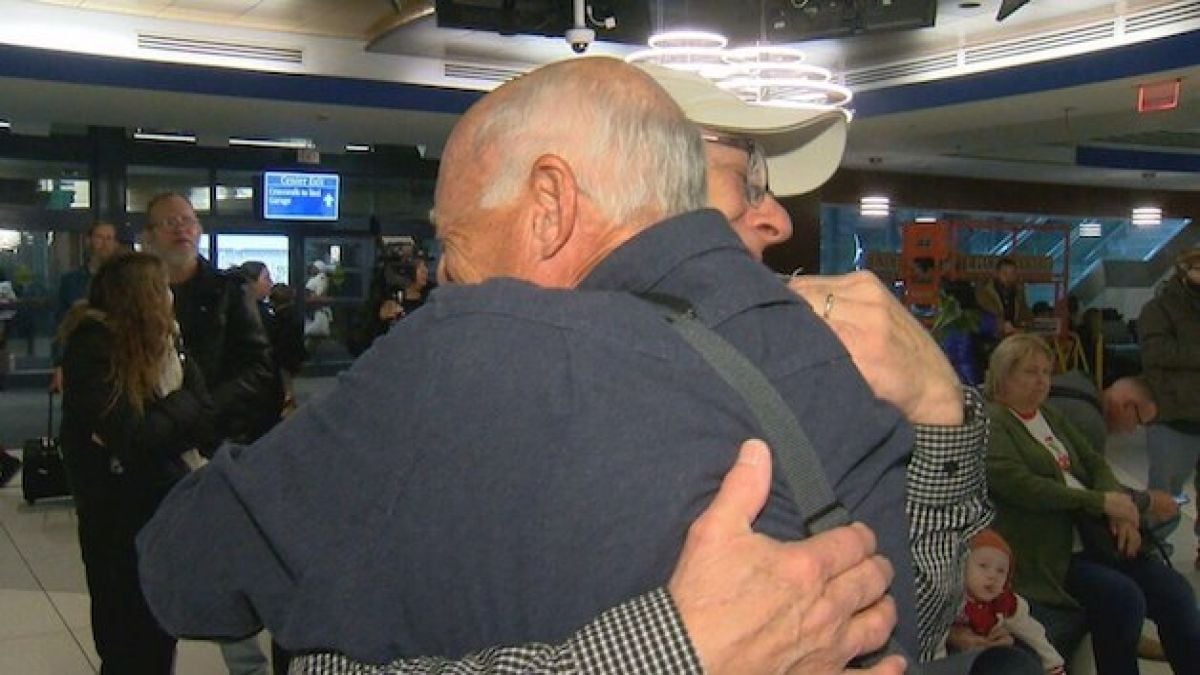 Un miracle de Noël :  un homme rencontre ses frères et sœurs biologiques 75 ans après avoir été adopté 