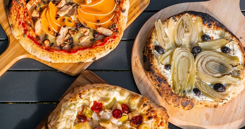Découvrez 3 délicieuses pizzas cuites à la flamme en 60 secondes, c'est vraiment trop gourmand !