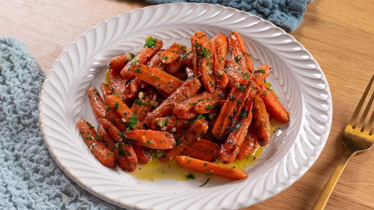 Carottes au beurre à l'ail - Recette