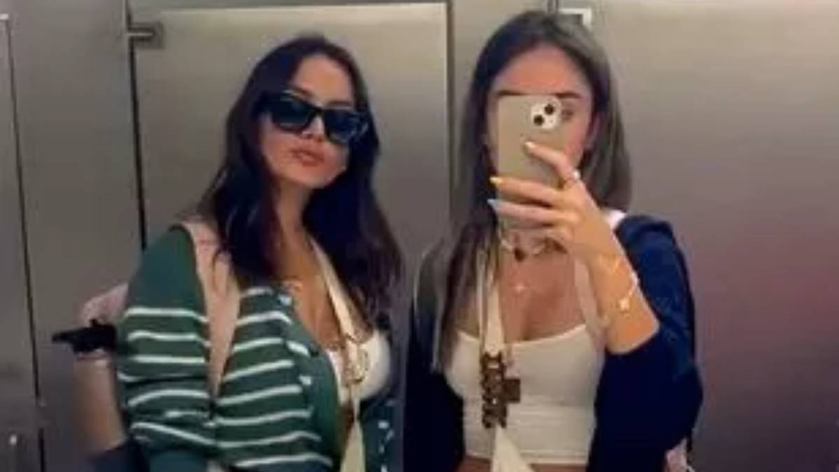 Furieuses, elles affirment avoir été expulsées d'un avion en raison de leur... crop top, jugé « inapproprié »