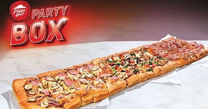 Pizza Hut lance une pizza géante de presque un mètre de long !