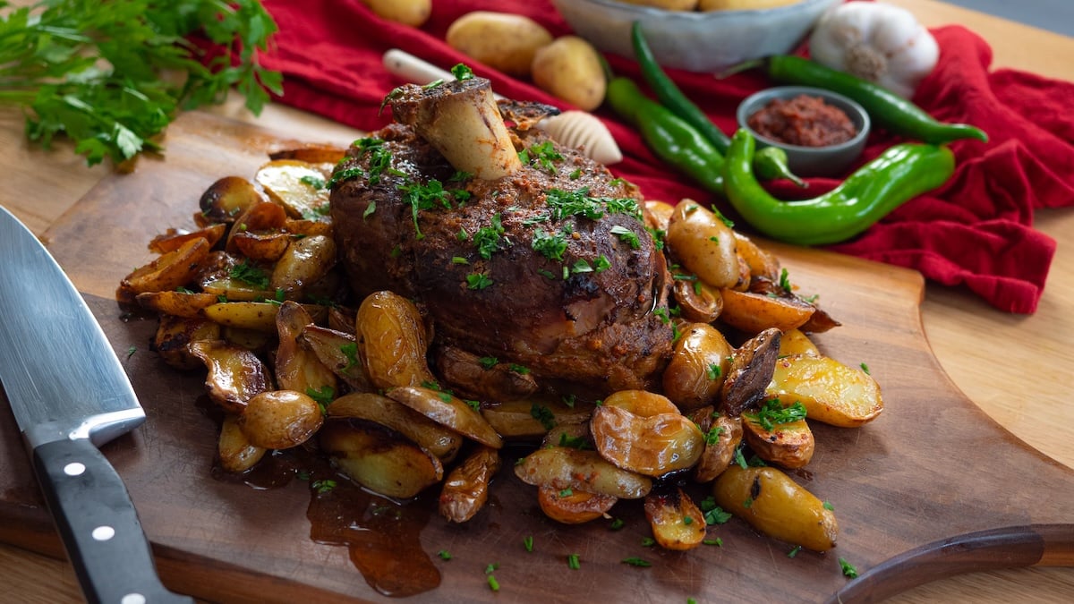 gigot d'agneau à la harissa avec ses pommes de terre rôties