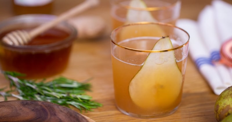 Découvrez le cocktail le plus gourmand de la rentrée parfumé au sirop de poire, au miel et au cidre bio !