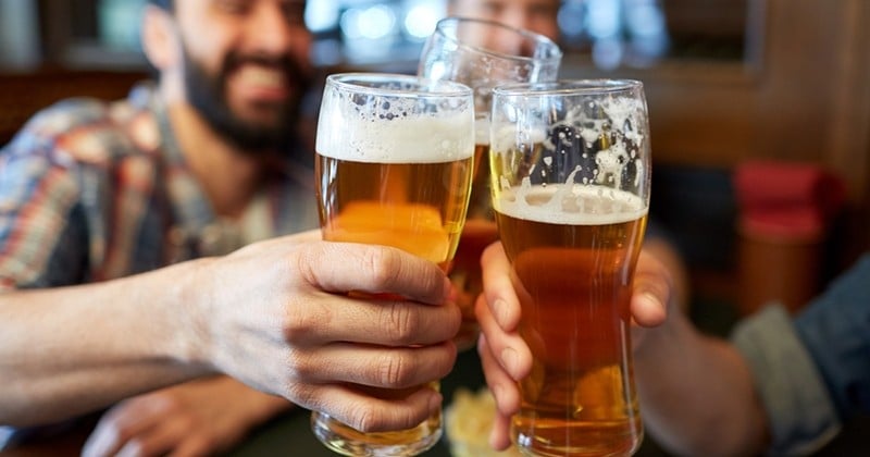 Mal à la tête ? Ne vous jetez plus sur vos comprimés... buvez une pinte de bière : une étude très sérieuse prouve que la boisson atténue les douleurs