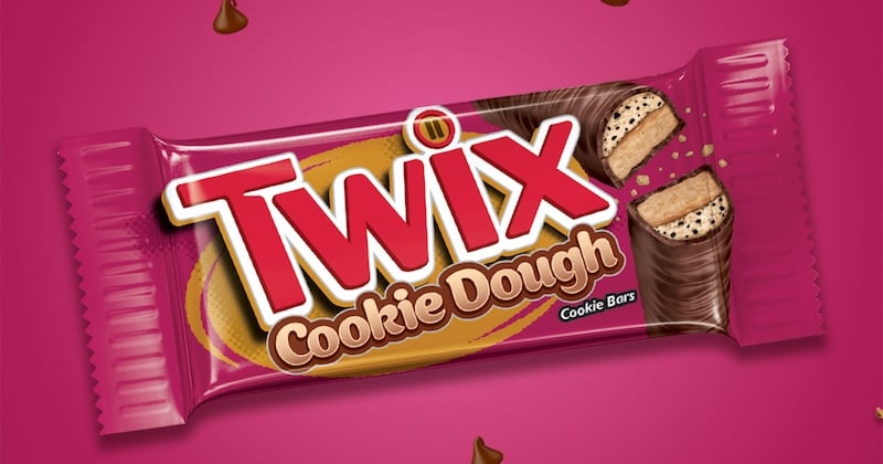 Twix présente sa nouvelle barre chocolatée au... cookie dough !