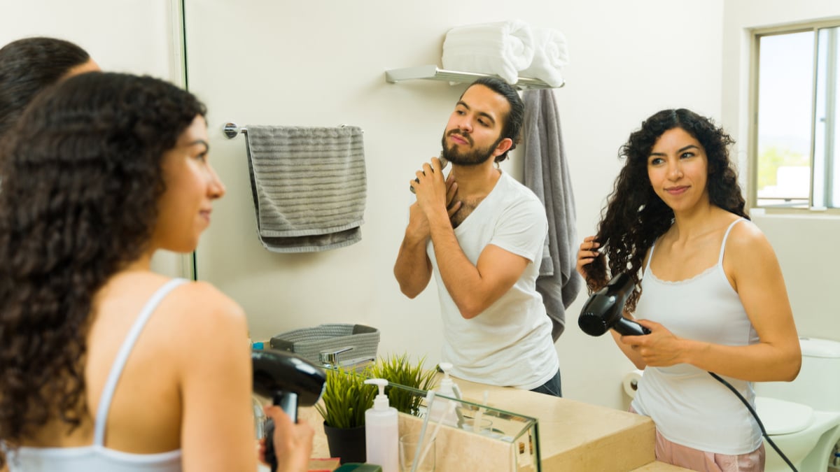 Elle refuse de partager la salle de bain avec son petit ami et déclenche un débat sur internet 