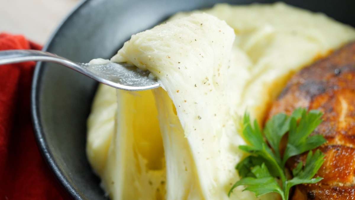 Cette purée façon aligot est super cheesy et super gourmande, vous ne pourrez pas y résister !