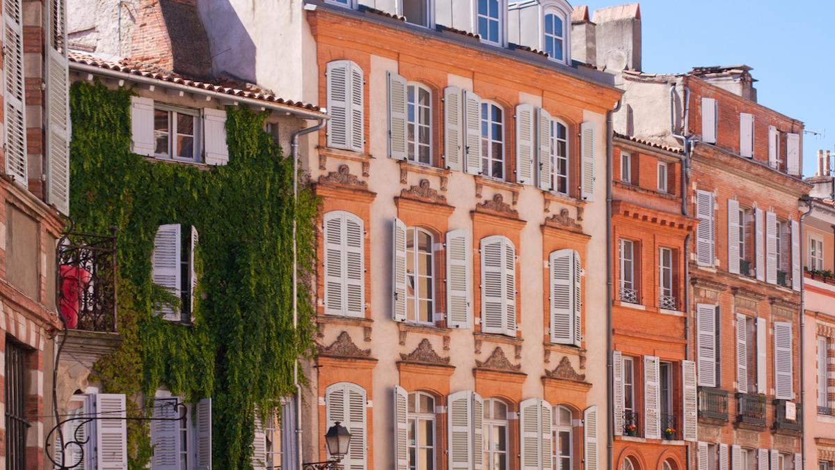 Des façades d'immeubles à Toulouse