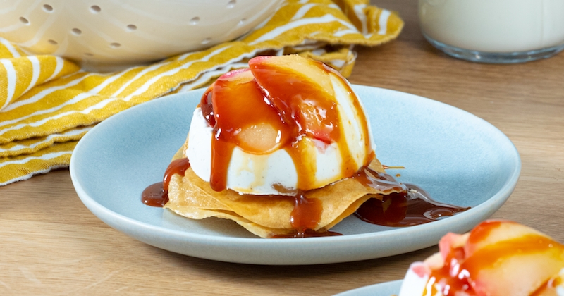 Fondez de gourmandise pour ce dôme aux pommes et son nappage au caramel !