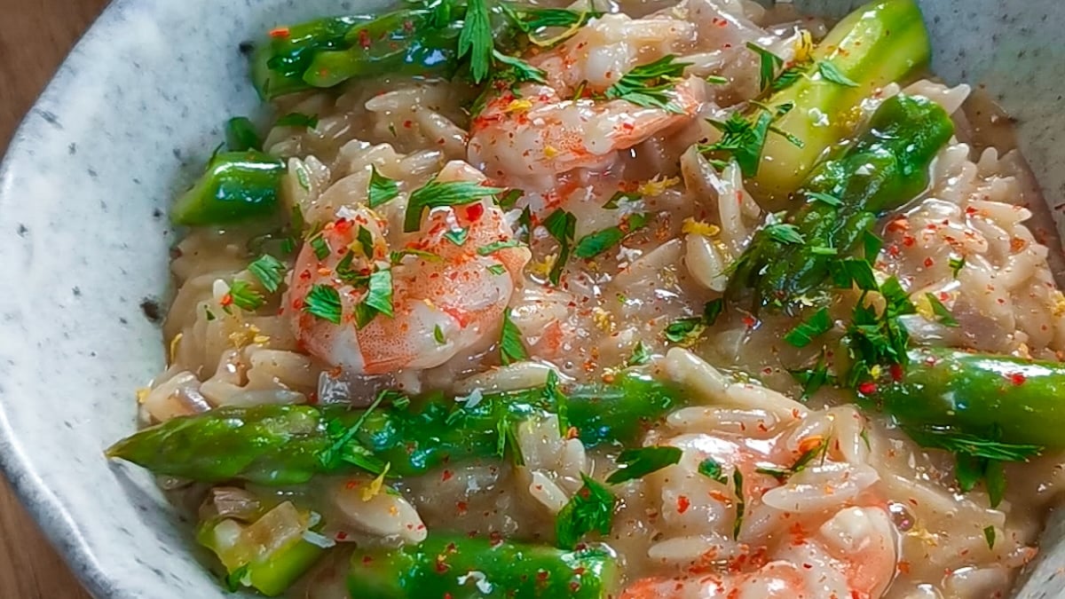 risotto d'orzo aux crevettes et asperges