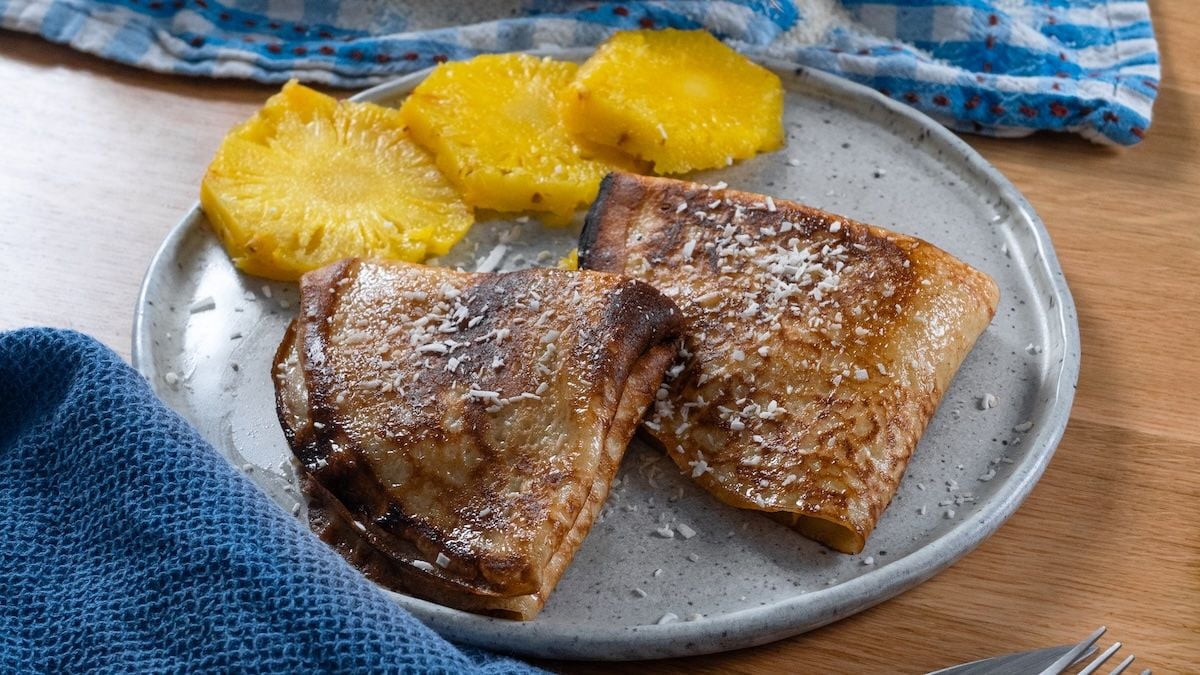 Crêpes flambées à l'ananas et noix de coco