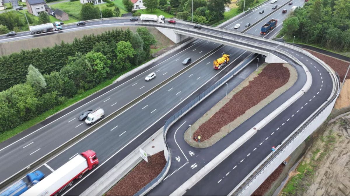 Belgique  : ce pont à 8 millions d'euros inauguré après un an de chantier est... trop petit pour les voitures