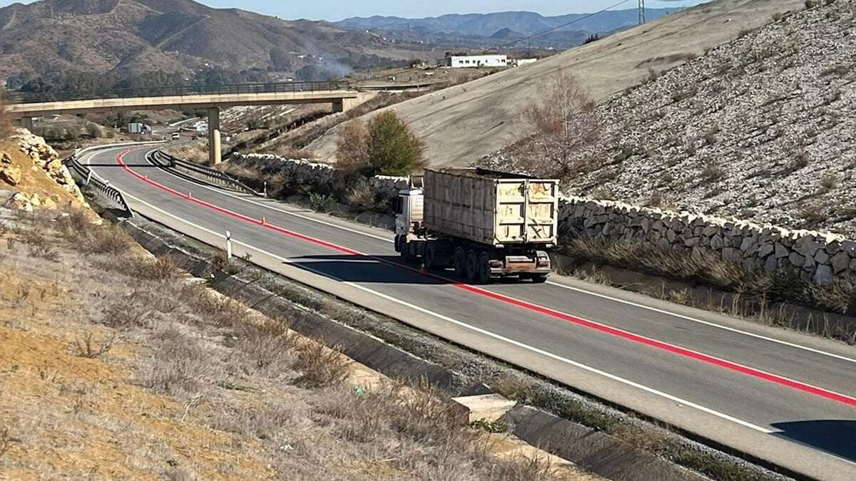 Que signifie ce nouveau marquage rouge qui arrive sur les routes et va surprendre tous les conducteurs ?