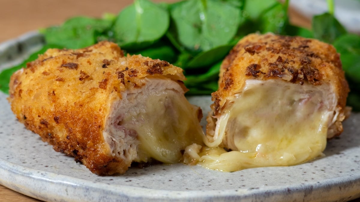 Croustillant et coulant à la fois, vous allez adorer ce cordon bleu roulé au jambon et comté !