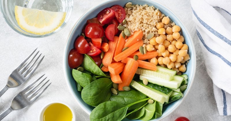 15 recettes de salades économiques et consistantes !