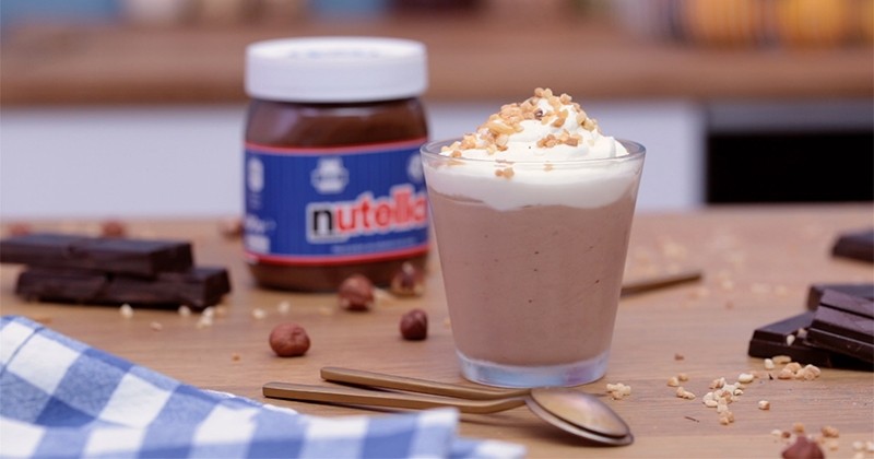Pour le goûter, tentez la verrine de mousse au Nutella, onctueux et terriblement chocolaté !