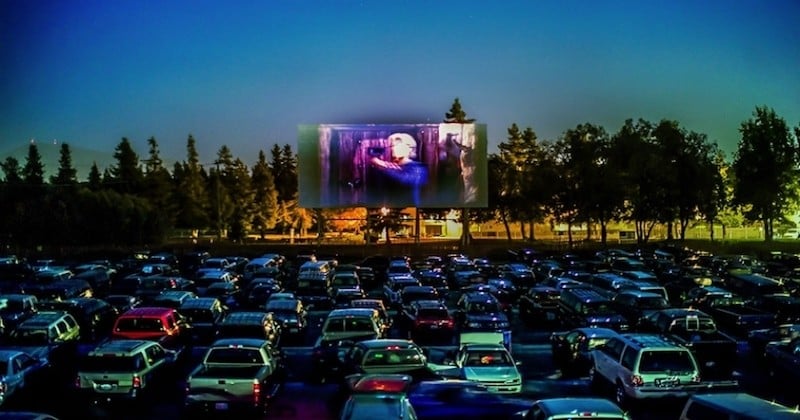 Des restaurants se transforment en cinéma drive-in