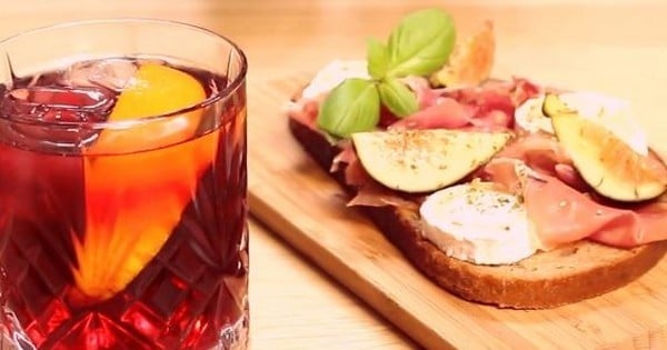 Cocktail Negroni Rubino de Martini® et sa bruschetta jambon fromage